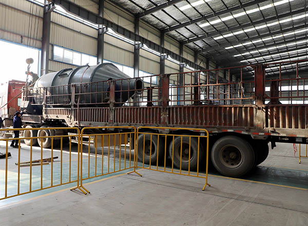 三效蒸發(fā)器設(shè)備裝車(chē)