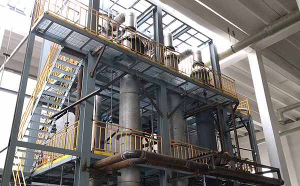 三效蒸發(fā)器安裝現(xiàn)場 三效蒸發(fā)器安裝現(xiàn)場