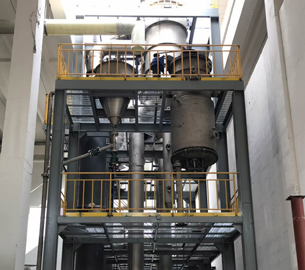 三效蒸發(fā)器安裝現(xiàn)場 三效蒸發(fā)器安裝現(xiàn)場